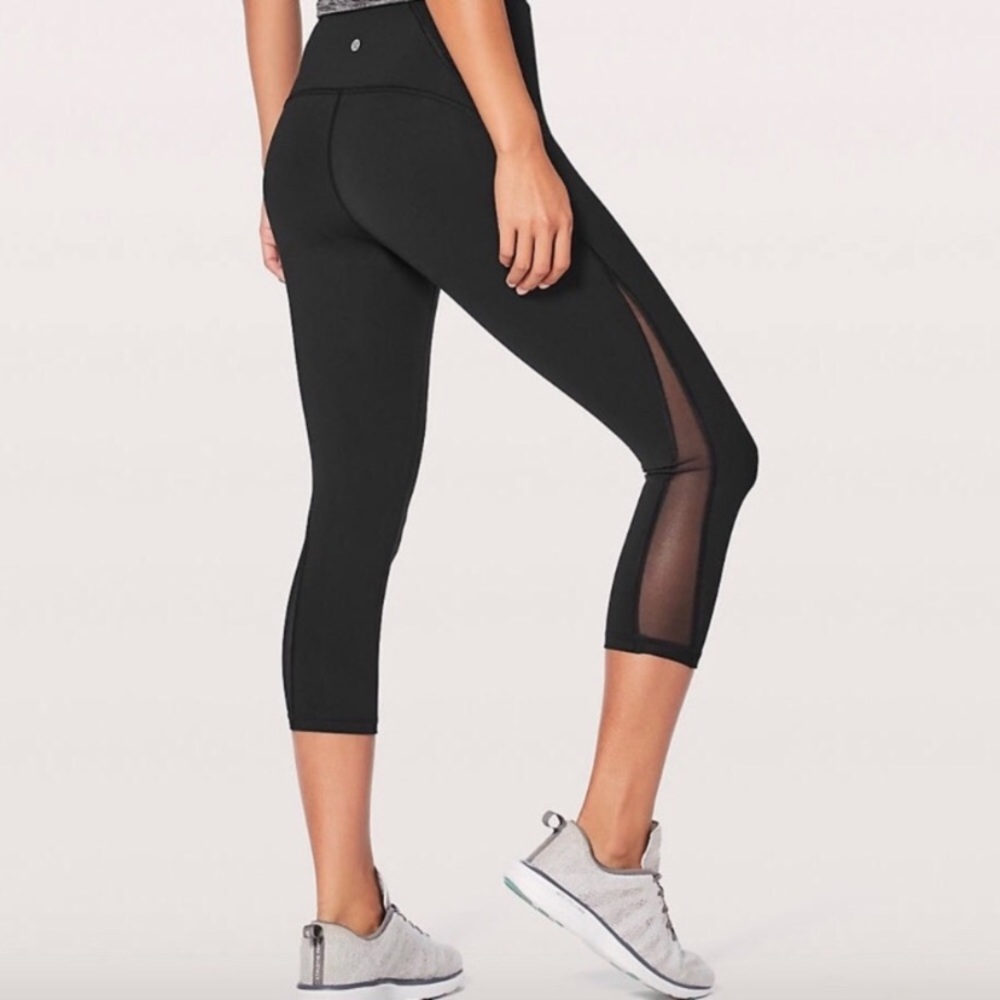 Lulu lemon crop with mesh on the sides